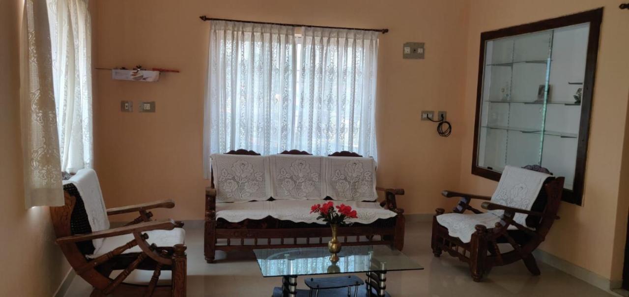 Giri'S Homestay Madikeri Exterior foto